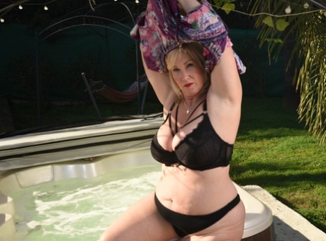 curvy mature nude sexy xxx photo