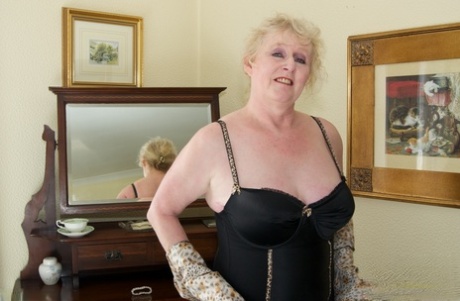 fat pegging art nude image