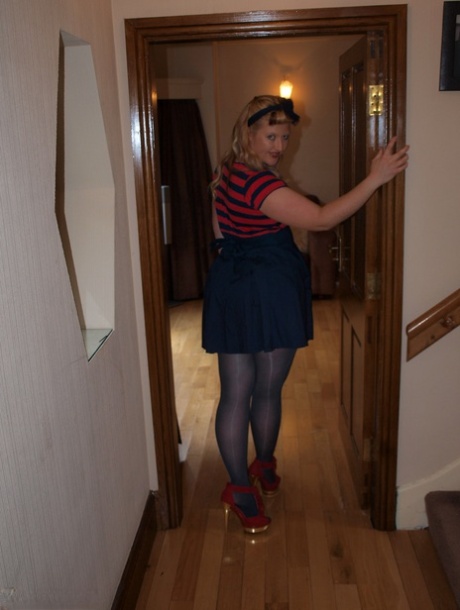 bbw apron hot nude photo