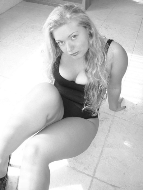 plump women naked on couch beautiful porn photos