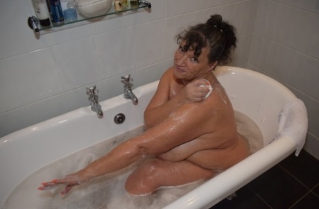 chubby girl masturbate sucks pretty photos