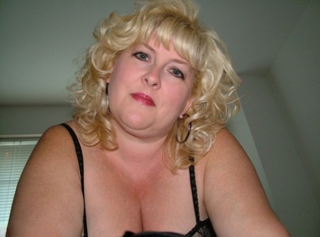 tit fuck milf chubby beautiful nude photos