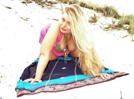 curvy gypsy girl solo free xxx pic