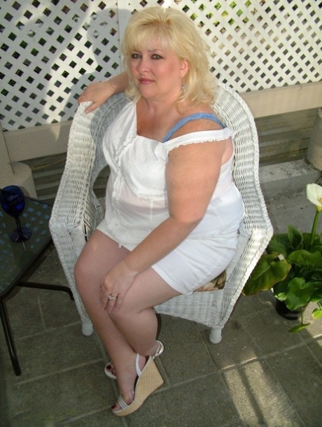 fat bottomed girls album cover art naked pic