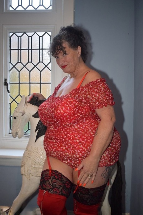 curvy barbi hot naked img