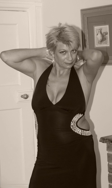 wench finger bonks and her fat pussy licked while standing beautiful photo