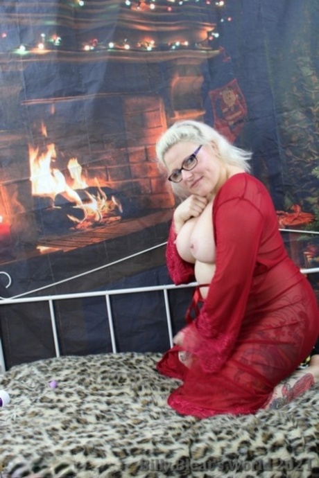 big ass cam girl with toy pretty archive