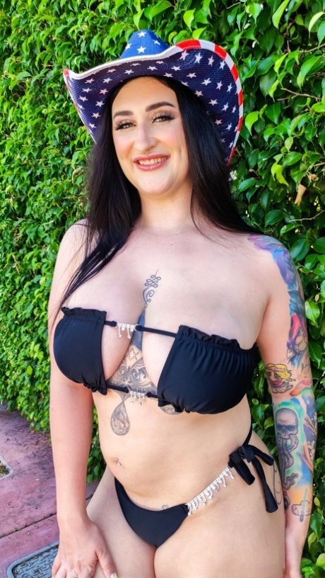 chubby chicks expose large tits before having lesbian sex pornos archive