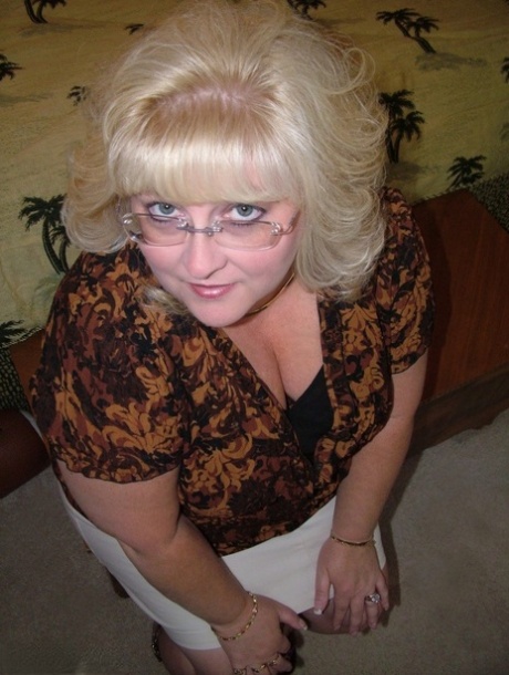 thick asian cougar erotic pic