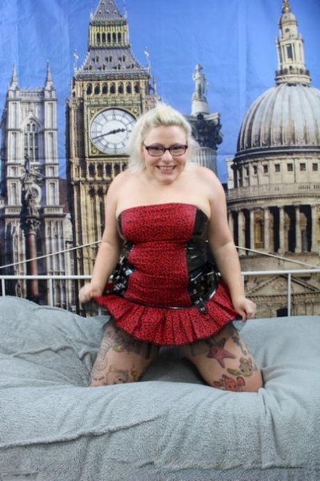 chubby milf dildos her pussy hot xxx galleries