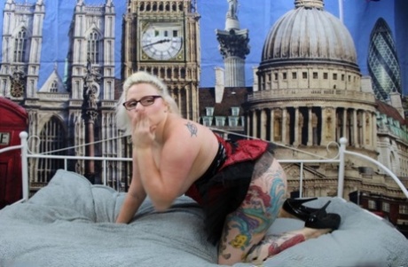 hot and busty curvy blondes hd images