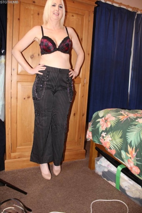 thick curvy peurto rican dancing on the bed after hotel fuck sexy xxx photos