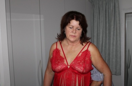 chubby girl drinks own piss pornos images