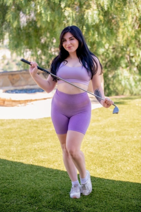 thick girl shitting sexy naked photo