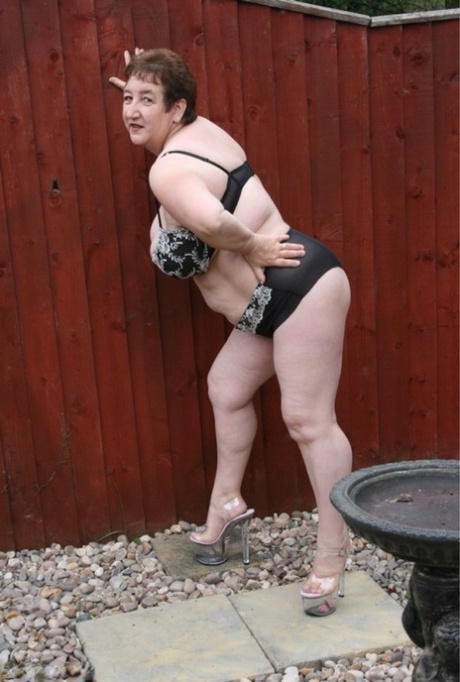 thick ebony poop hot naked photo
