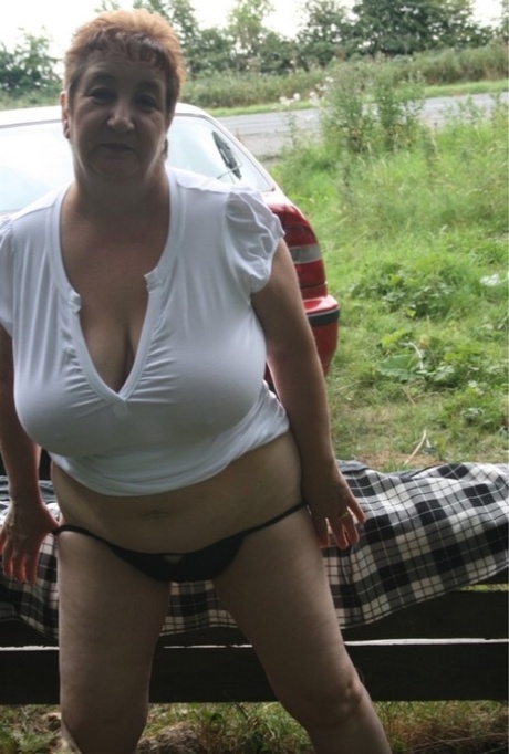 fat chick sucks down some fat guys dicks down on her knees pretty gallery