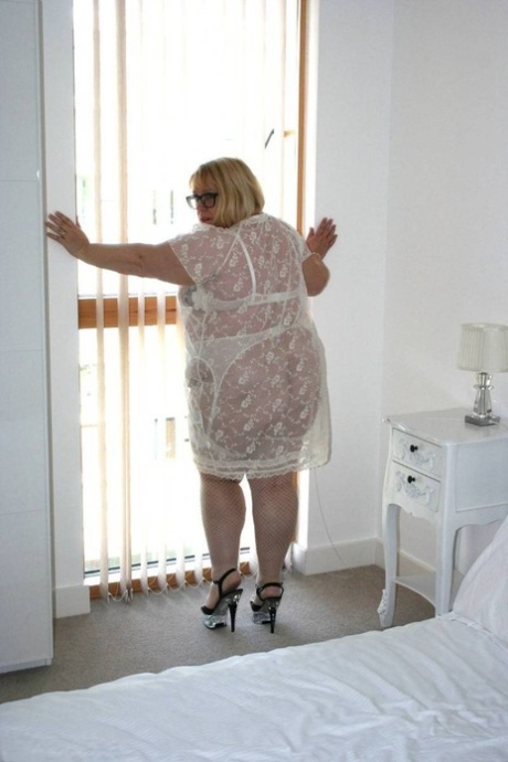 thick cougar bbc free photo