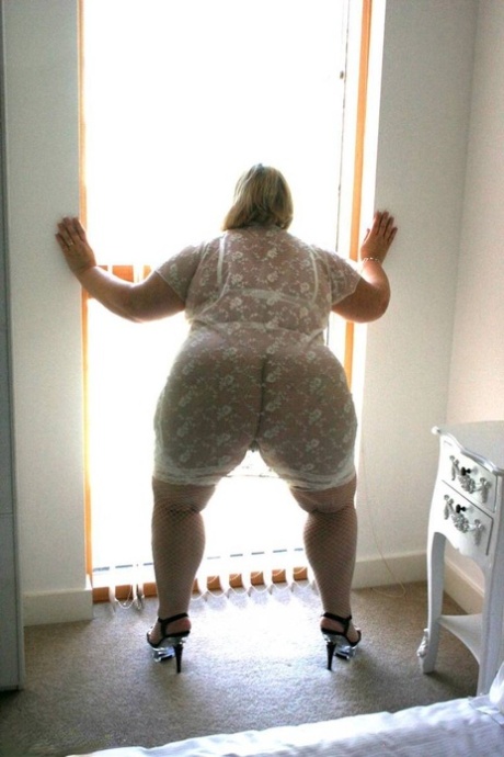 chubby girl with big booty walking nude in forest big ass hot sexy pic