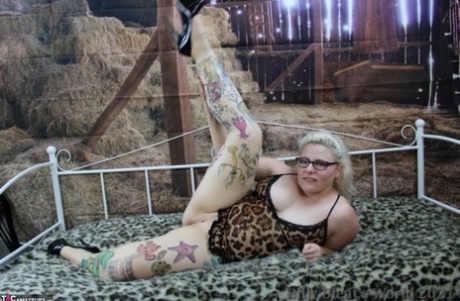 thick lingerie models hd picture