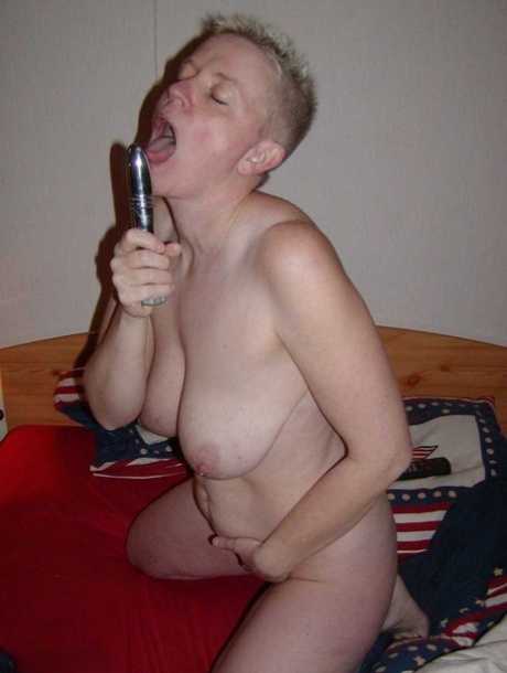 voluptuous lady enjoys rear fuck nice picture