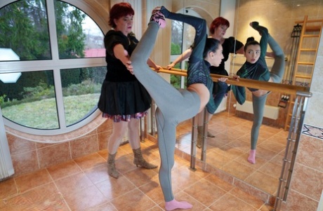 thick latina yoga pants hot sex img