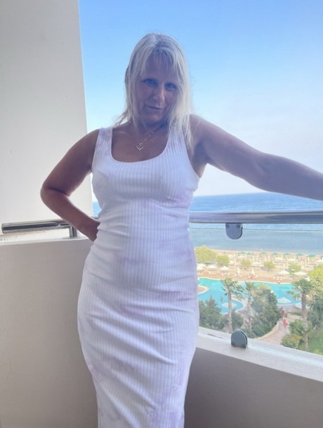 thick ebony girl solo art nude photos