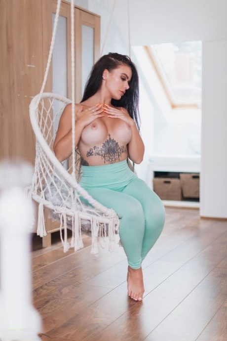 curvy women in pantyhose art porn pic