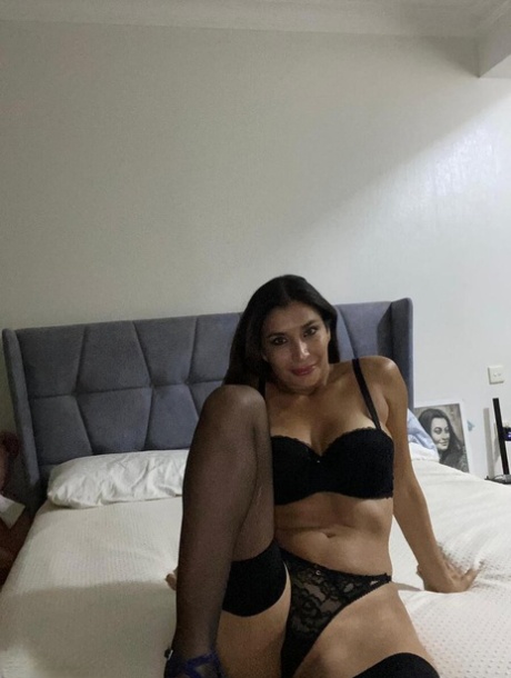 bbw gets horny watching pornographic photo