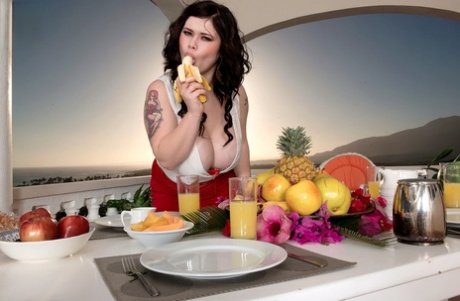 curvy brunette wife top archive