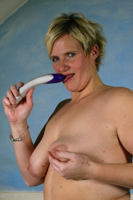 curvy teen honey likes fucking a lot sexy nudes img