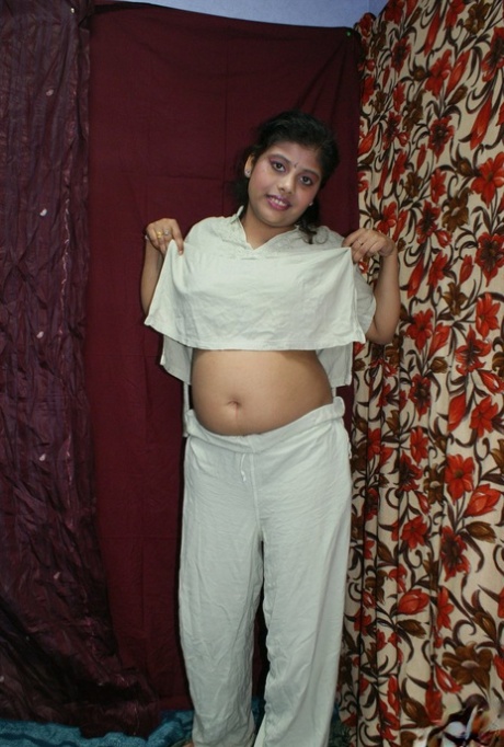 thick indian maid sexy nudes pic