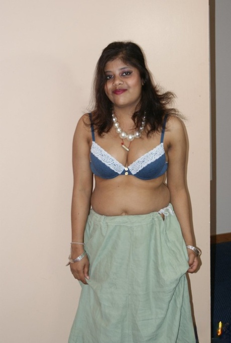 fat beautiful girl first time erotic photos