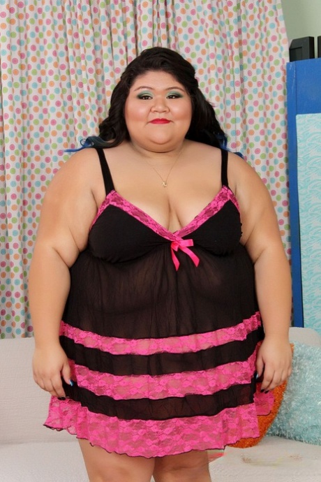 bbw kneeling exclusive photos