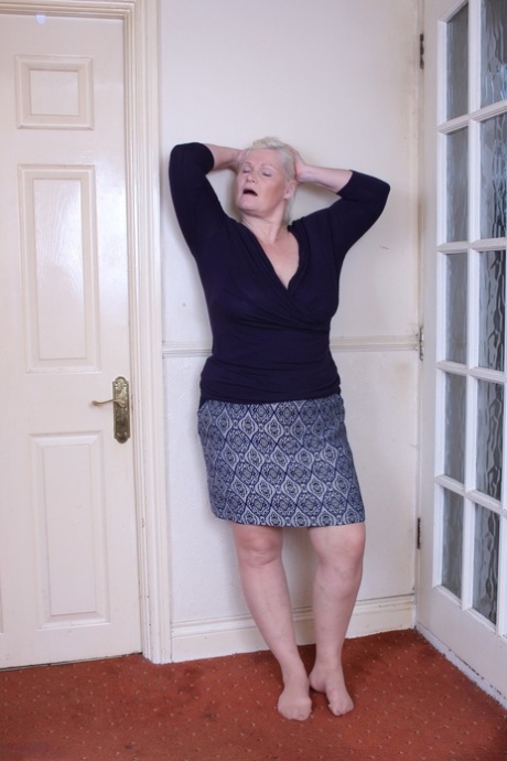 fat woman masturbates with toys free porn image