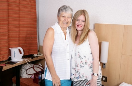 bbw lesbian makeout hot photo
