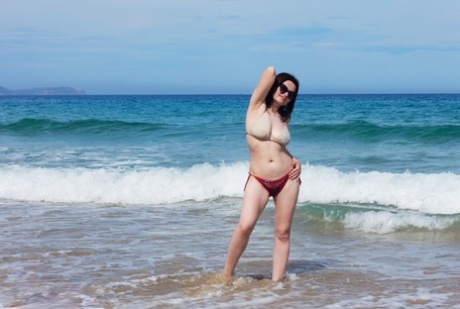 big ass teen fucks machine in bench free nude pics