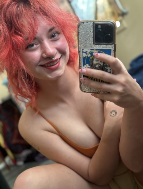 fat ass blonde washes car nude picture