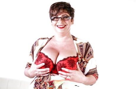 huge mature bbw gets her oversized pussy fucked with dildo art nude gallery