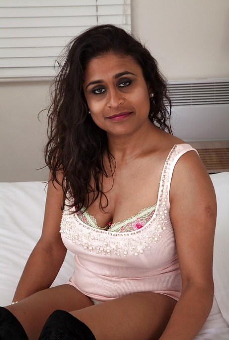 curvy big natural tit art naked galleries