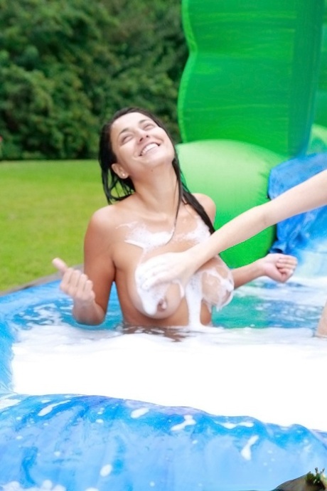 chubby australian hippy gets eaten out free nude photos