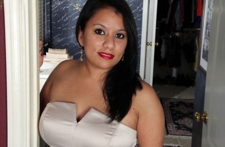 thick busty step sister free porn pics