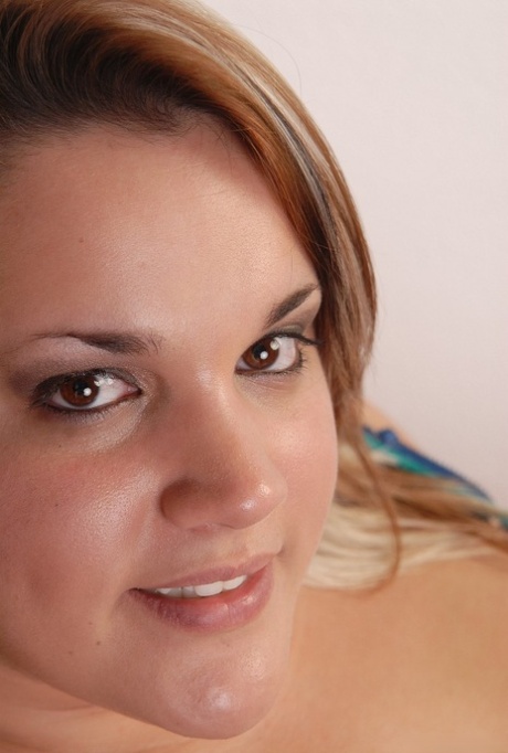 curvy road girl beautiful naked photos