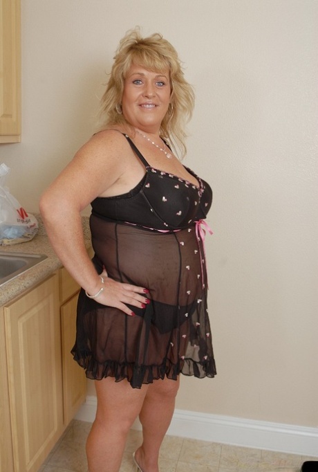 beatrice vallw mom bbw se hot photos