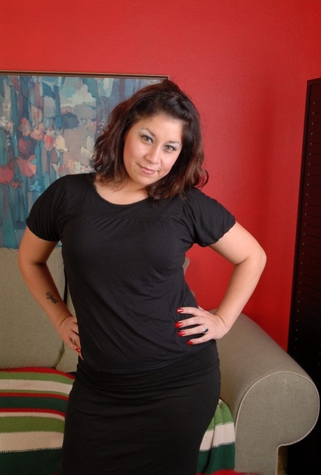 hot curvy cougar naked pics