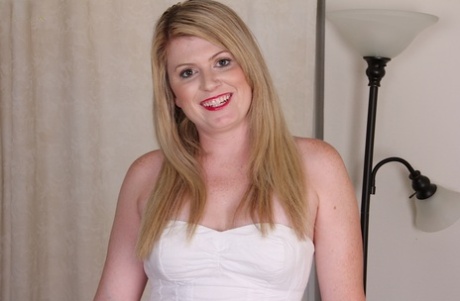 slim thick vic lesbian sexy image