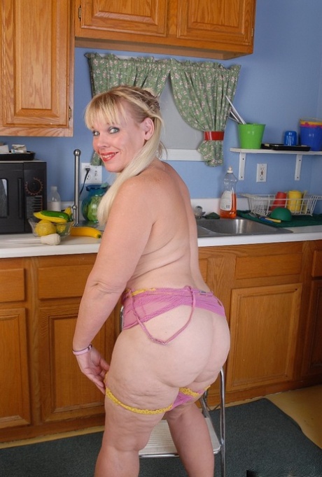 chubby blonde grandma with big tits best image