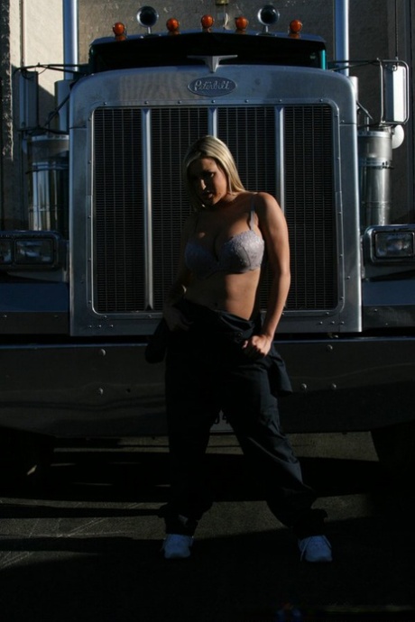 thick pixi free nude photos