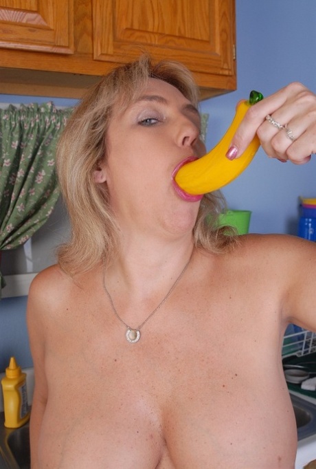 chubby bbw solo nudes picture