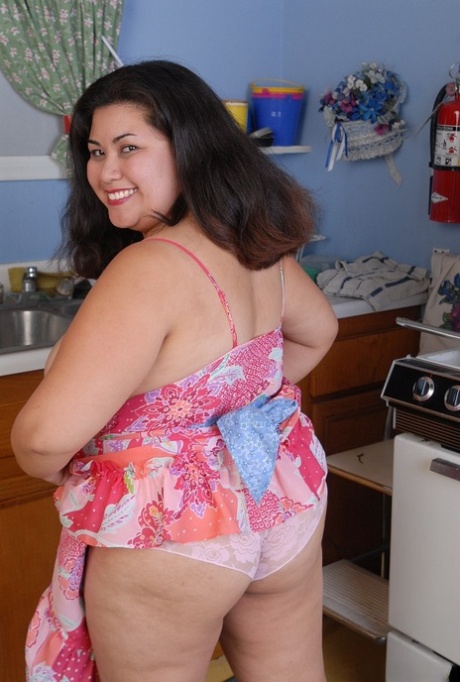brunete mother big ass free naked photos