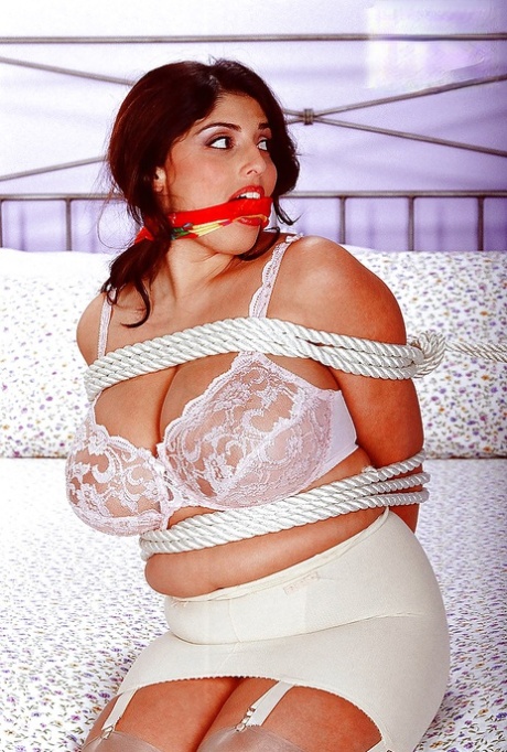 threesomes with fat women free nude images